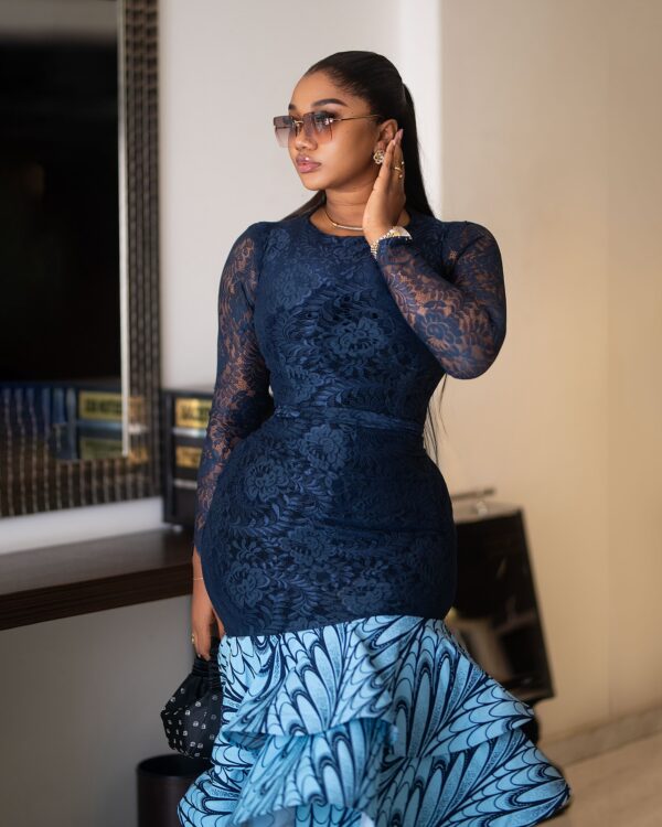 Stylish Navy Blue Sample Lace A Basic Body Gown Styled With Three Step 360 Flare. African Fashion (1)