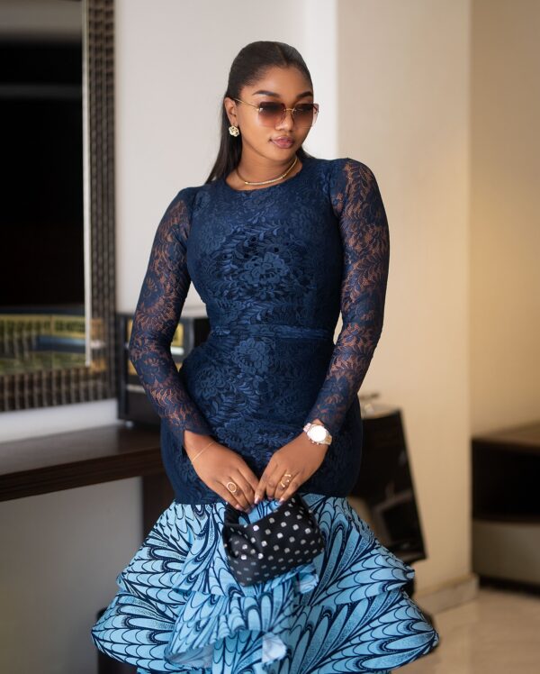 Stylish Navy Blue Sample Lace A Basic Body Gown Styled With Three Step 360 Flare. African Fashion (2)